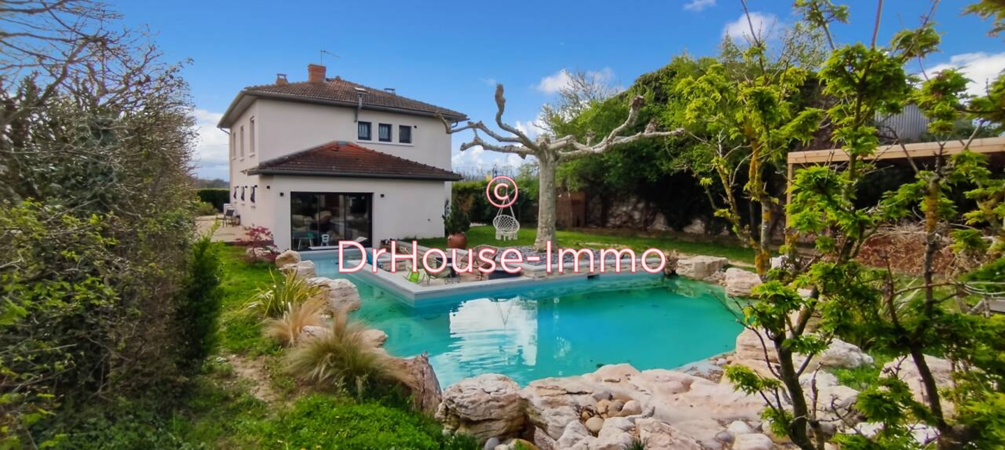 Maison 6 pièces de 150 m² - Saint-Bernard (01600)