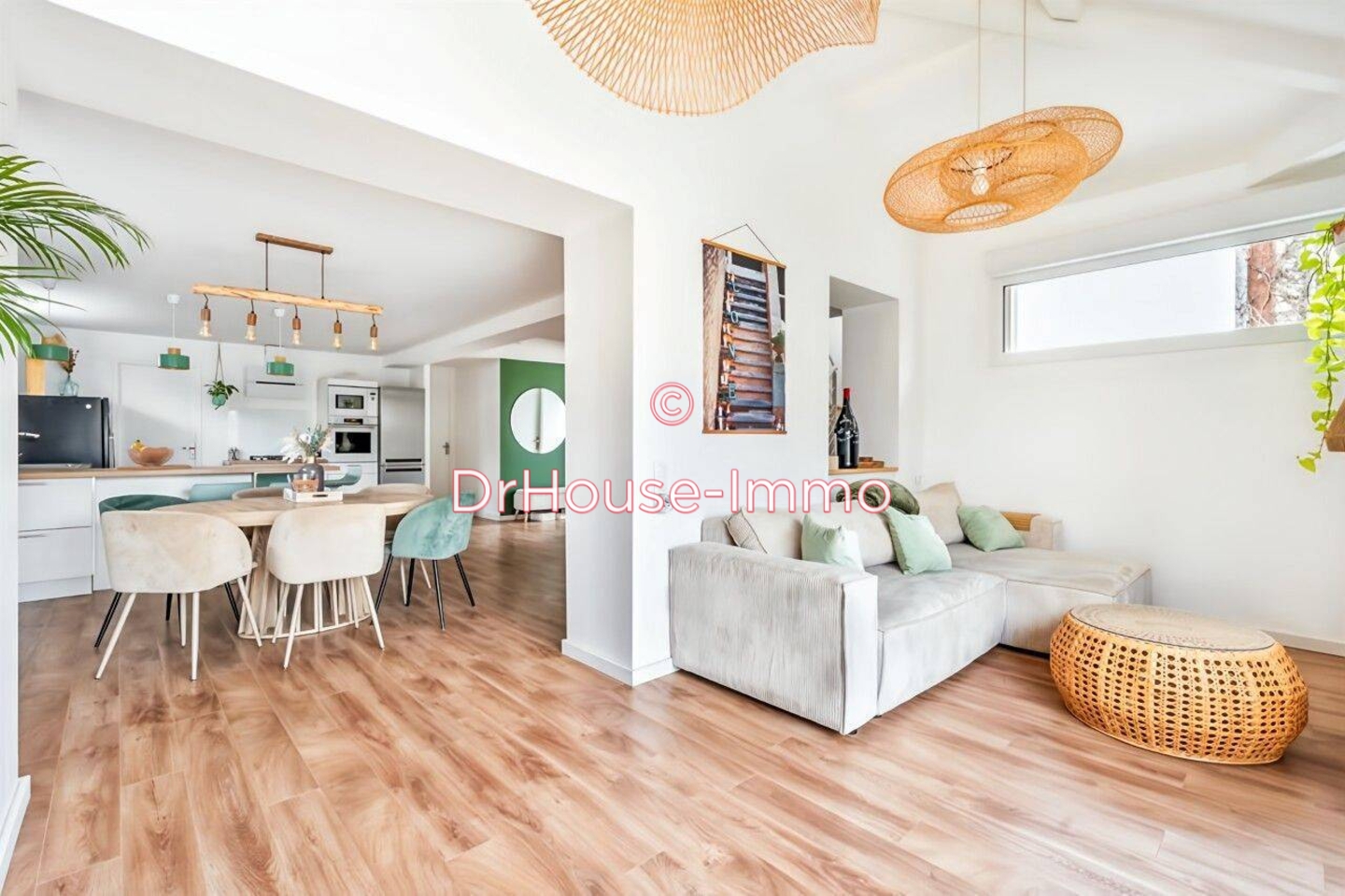 Maison 6 pièces de 150 m² - Saint-Bernard (01600)