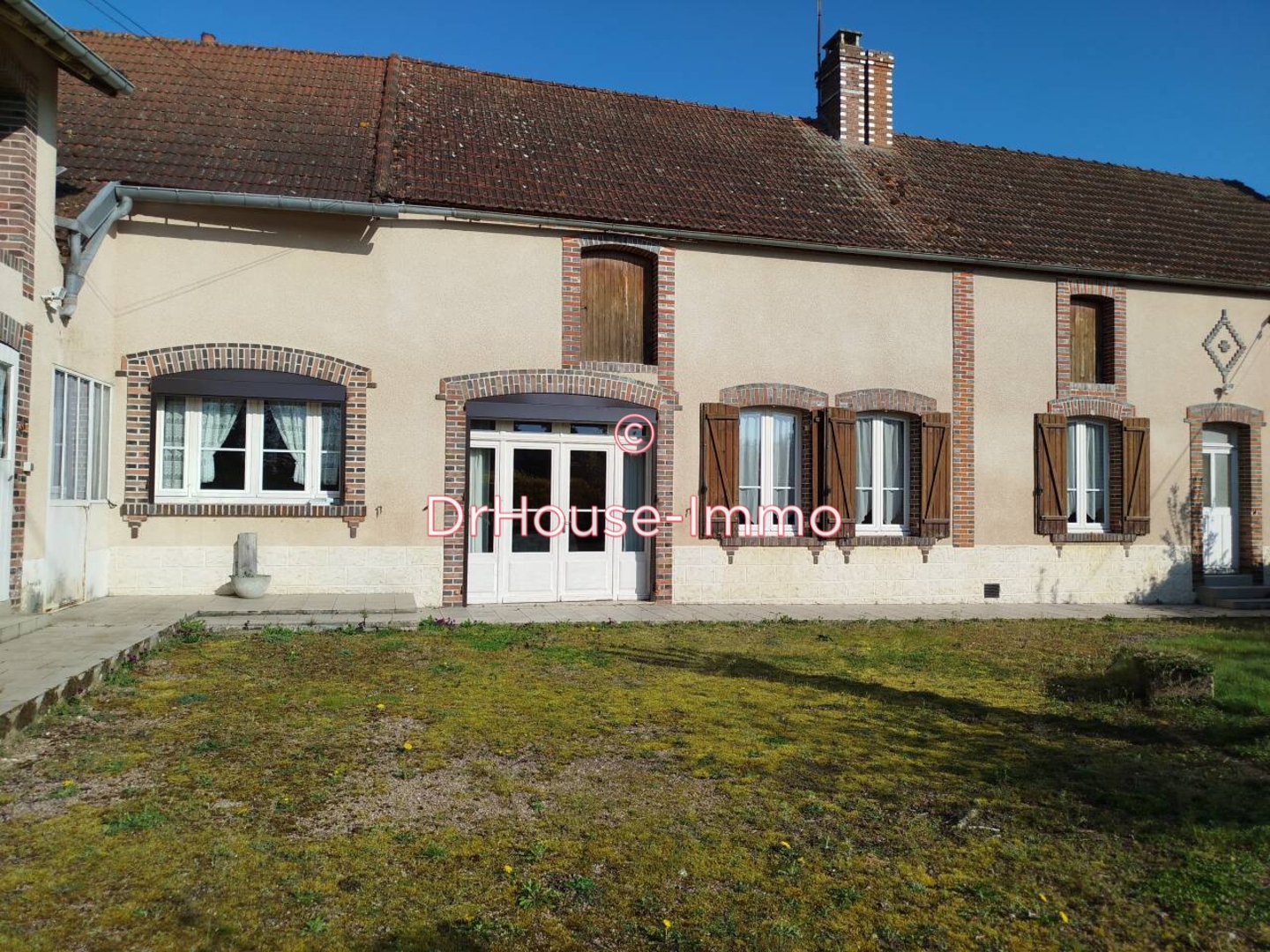 Maison 6 pièces de 150 m² - Lindry (89240)