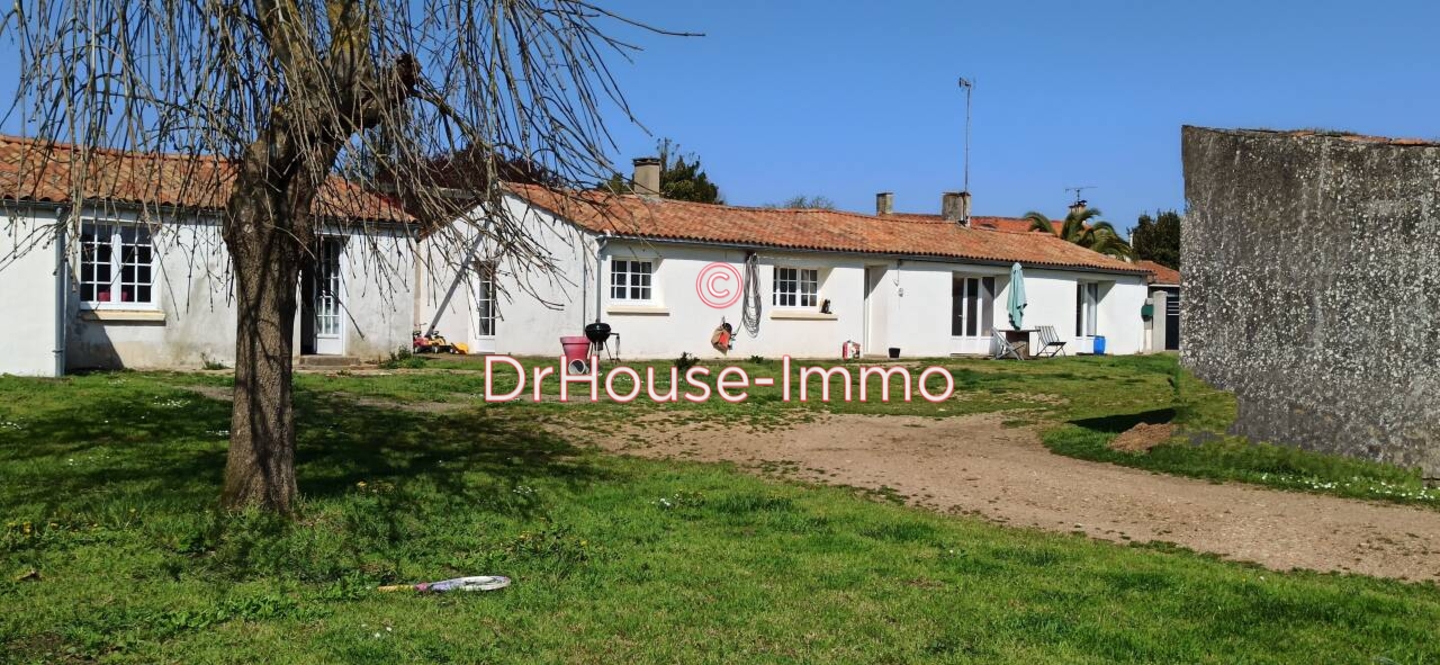 Maison 8 pièces de 180 m² - Saint-Benoist-sur-Mer (85540)