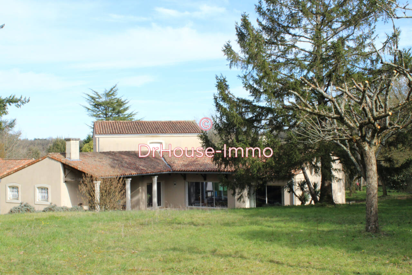 Maison 7 pièces de 280 m² - Ligugé (86240)