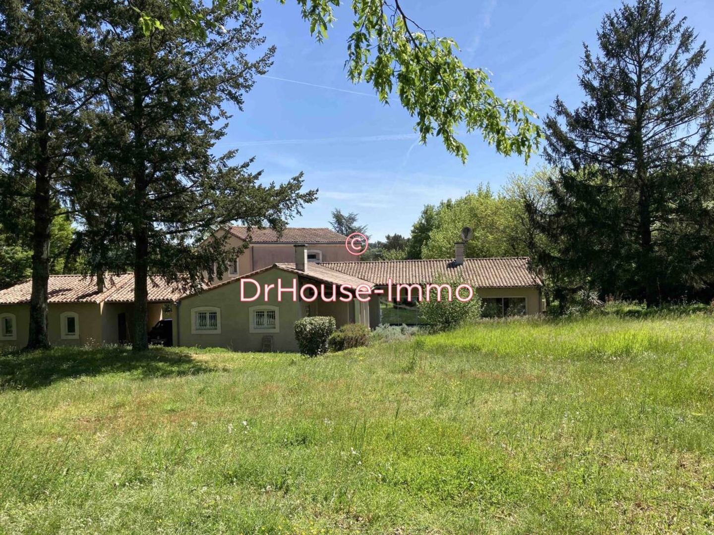 Maison 7 pièces de 280 m² - Ligugé (86240)