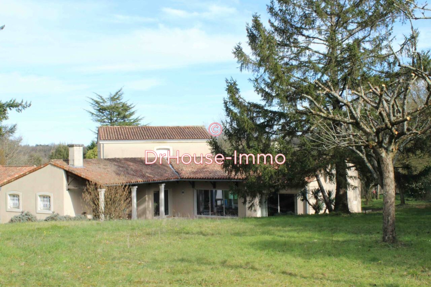 Maison 7 pièces de 280 m² - Ligugé (86240)