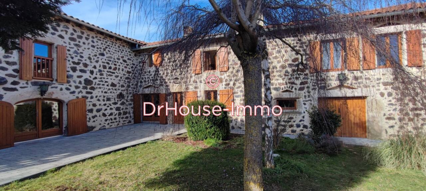 Maison 12 pièces de 294 m² - Vernassal (43270)