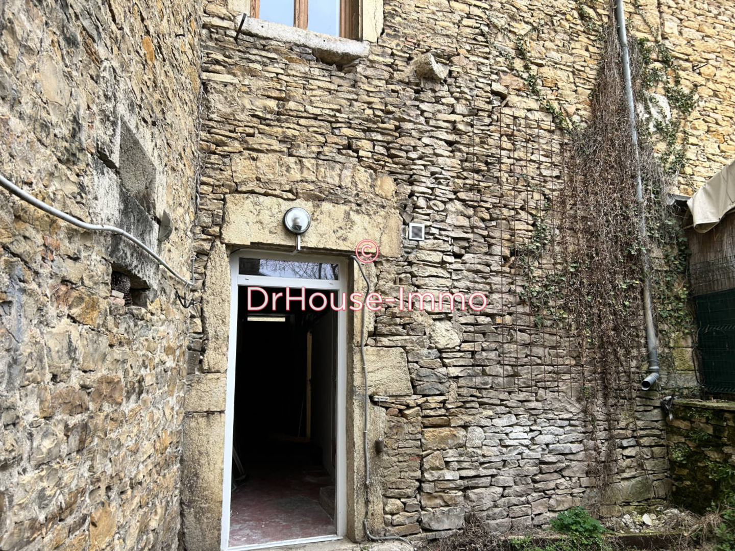 Maison 6 pièces de 110 m² - Crémieu (38460)