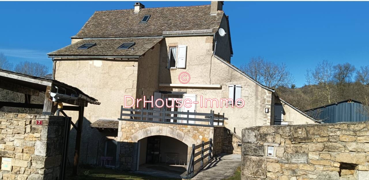 Maison 9 pièces de 210 m² - Sainte-Radegonde (12850)