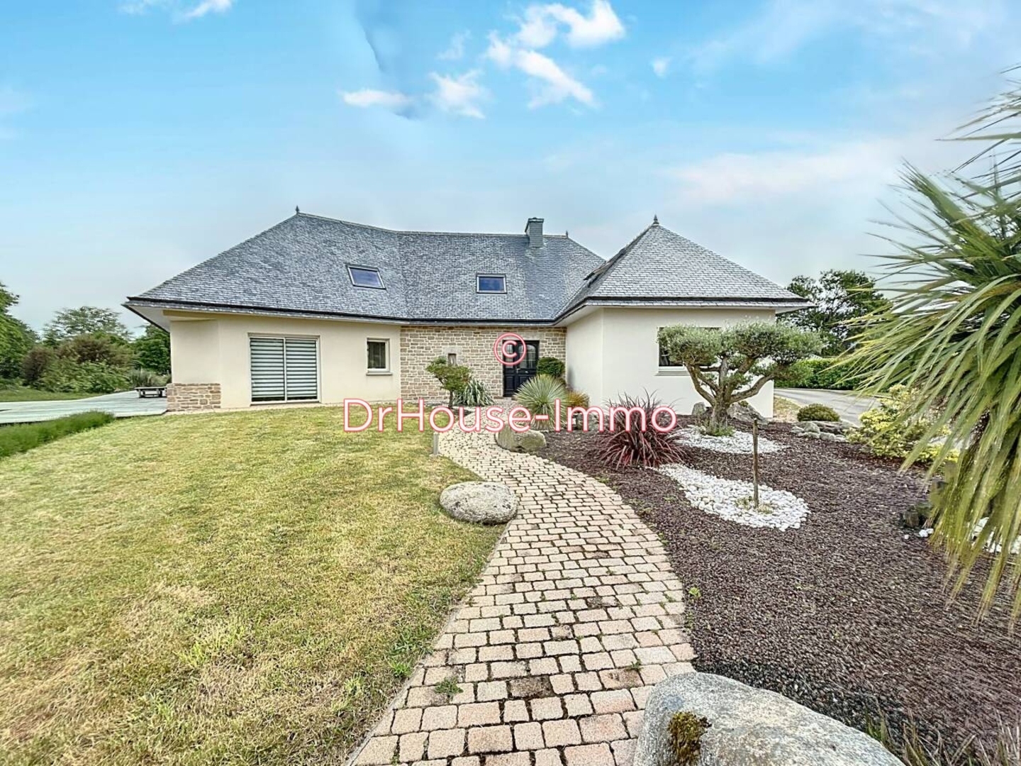 Maison 8 pièces de 280 m² - Kernilis (29260)