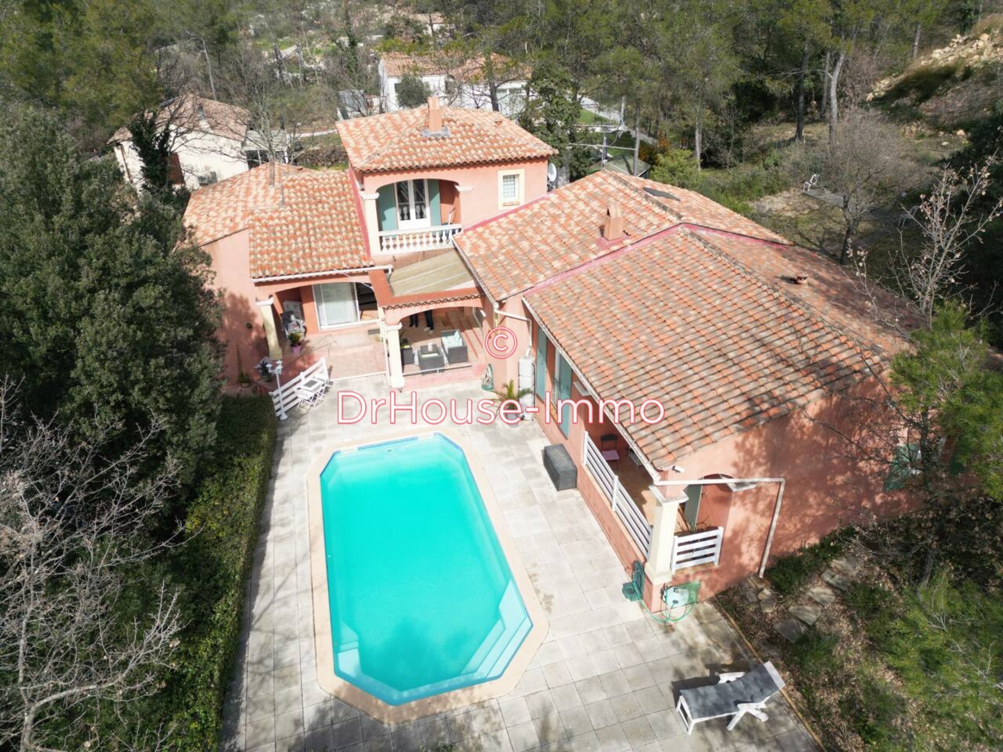 Maison 7 pièces de 220 m² - Rocbaron (83136)