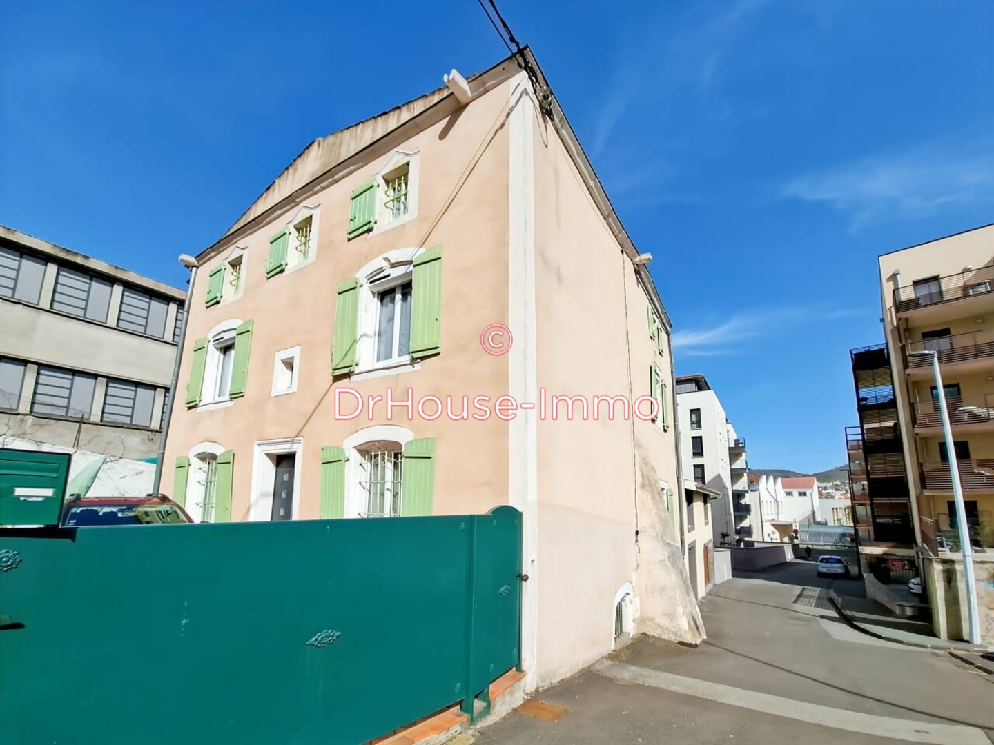 Maison 8 pièces de 215 m² - Clermont-Ferrand (63000)