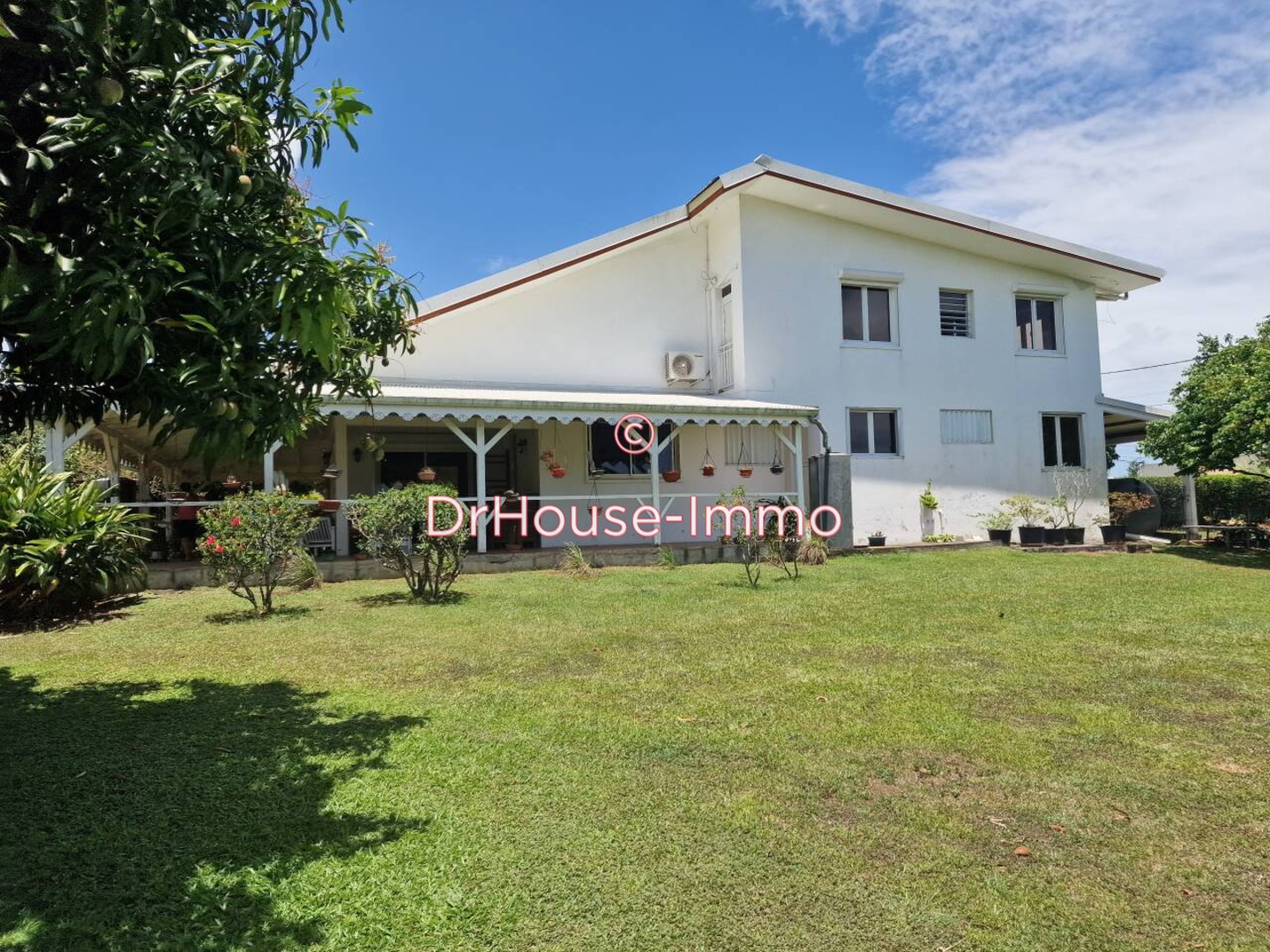 Maison 11 pièces de 230 m² - Lamentin (97232)