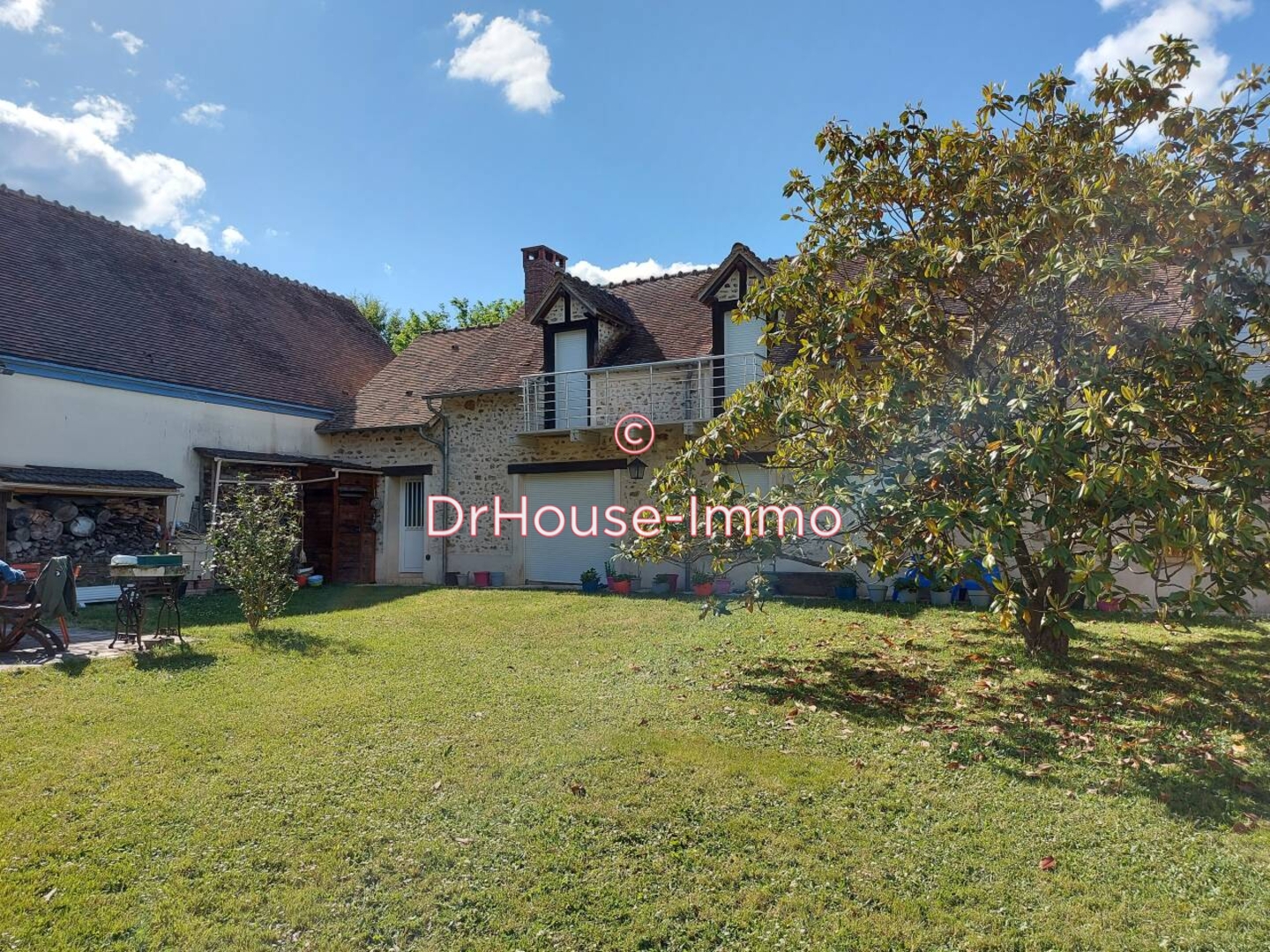 Maison 8 pièces de 300 m² - Lommoye (78270)