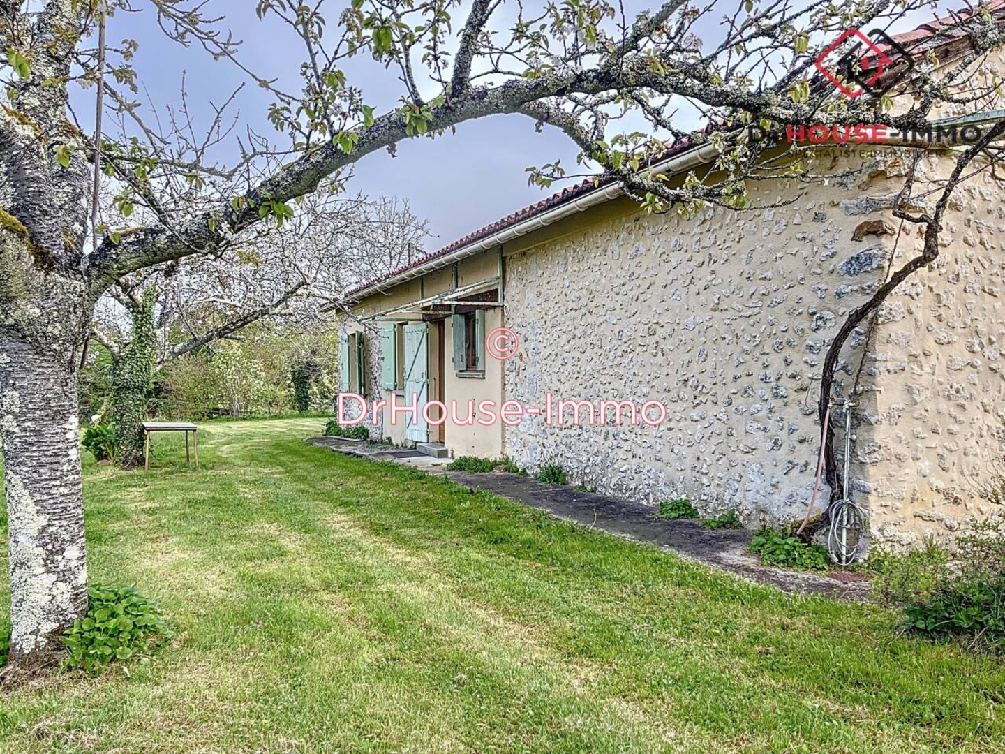 Maison 7 pièces de 142 m² - Saint-Aquilin (24110)