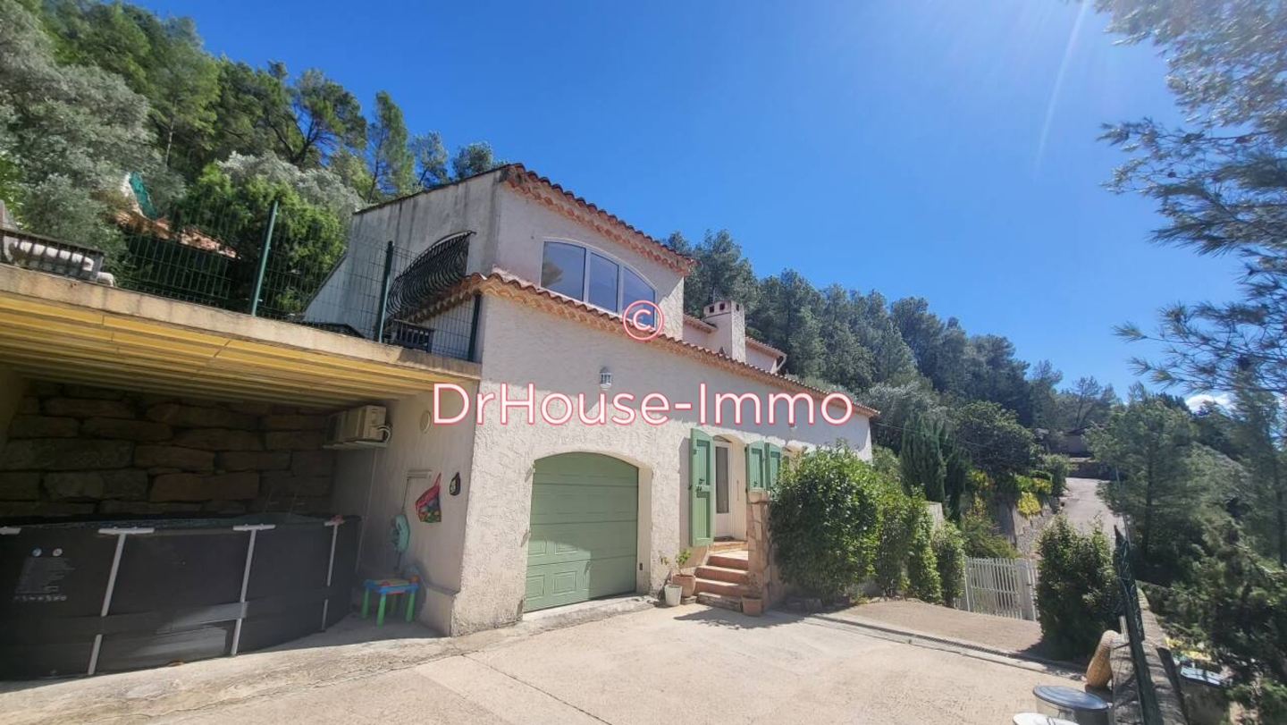 Maison 6 pièces de 153 m² - Le Luc (83340)