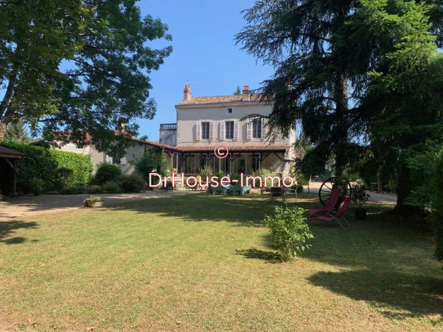 Maison 10 pièces de 292 m² - Antonne-et-Trigonant (24420)