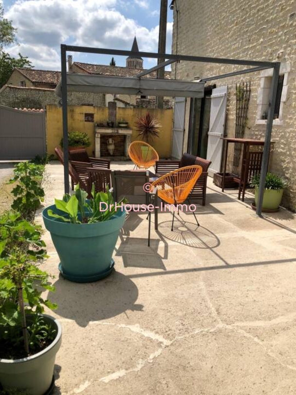 Maison 5 pièces de 175 m² - Saint-Amant-de-Boixe (16330)