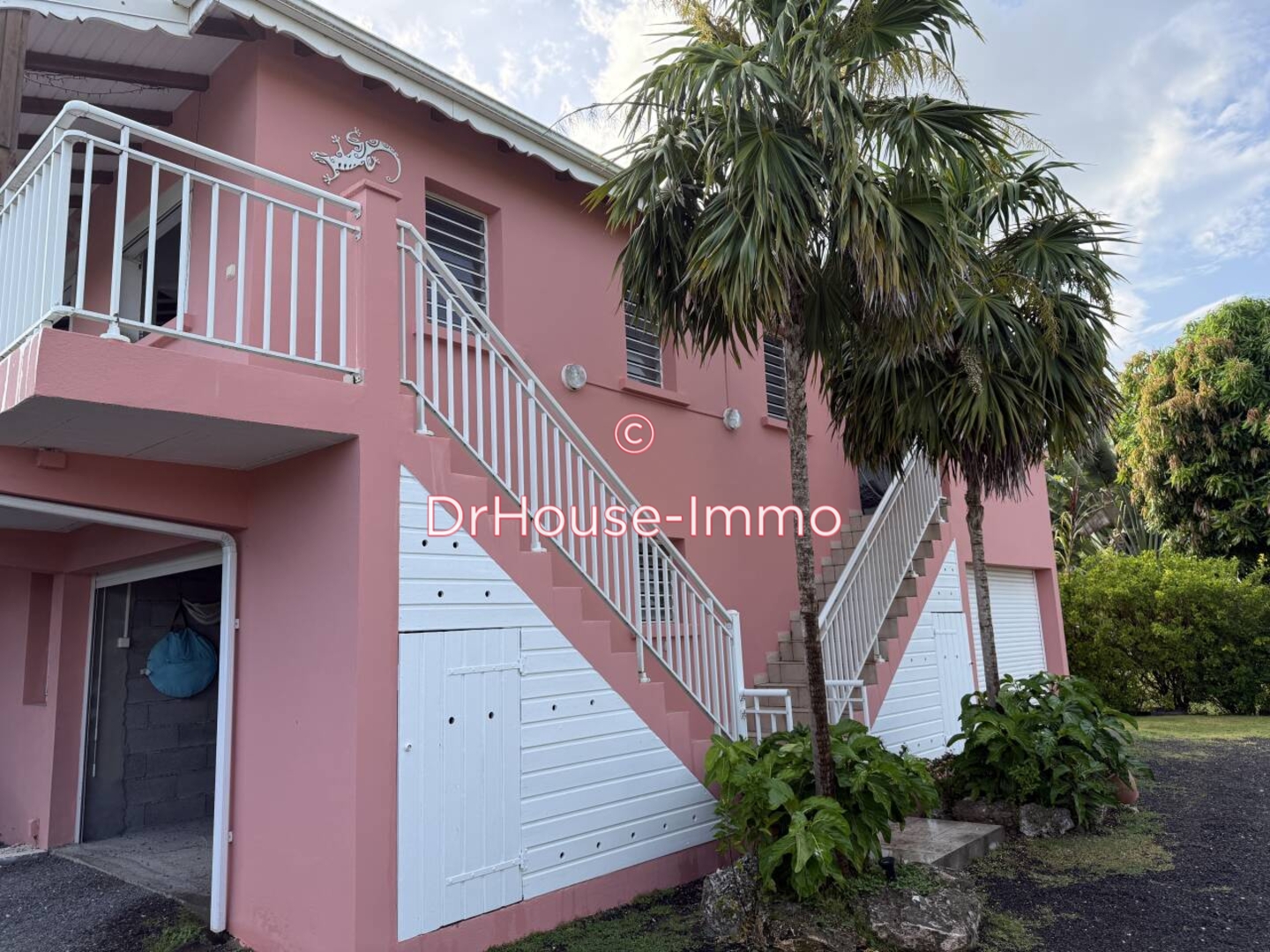 Maison 8 pièces de 150 m² - Saint-François (97118)