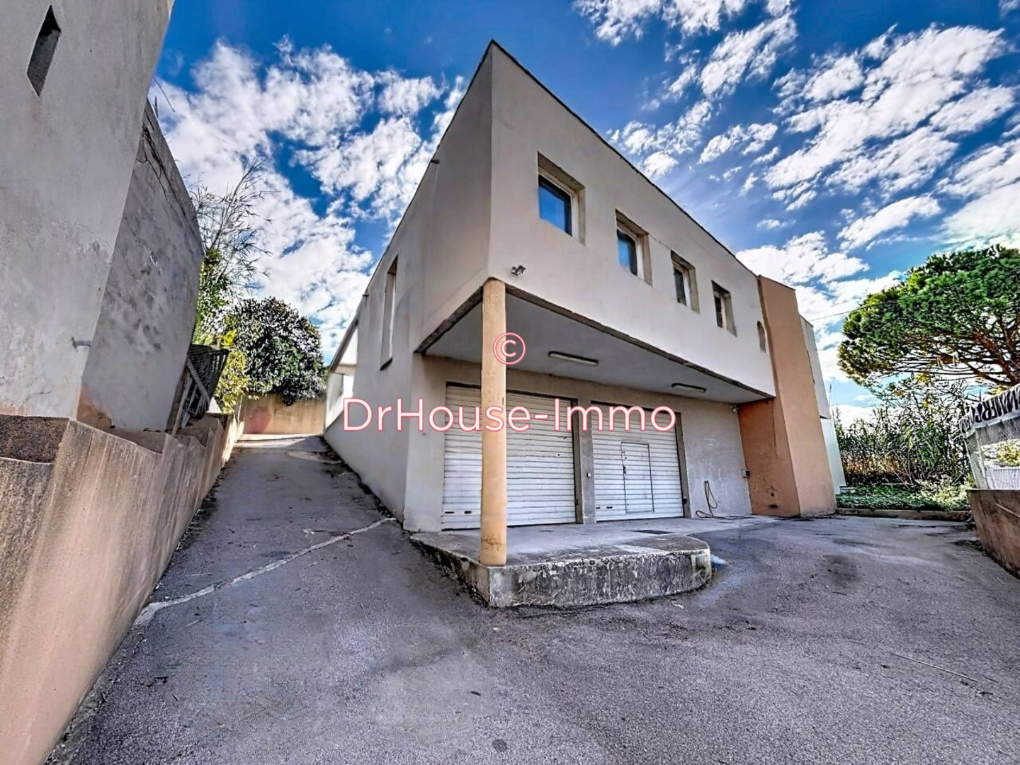 Bureau 10 pièces de 408 m² - Marseille (13015)