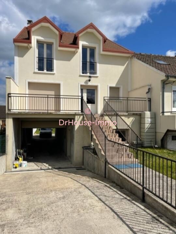 Maison 8 pièces de 200 m² - Nemours (77140)