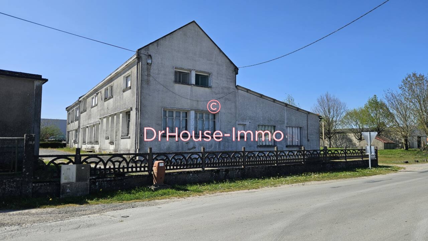 Immeuble 15 pièces de 366 m² - Mazières-en-Gâtine (79310)