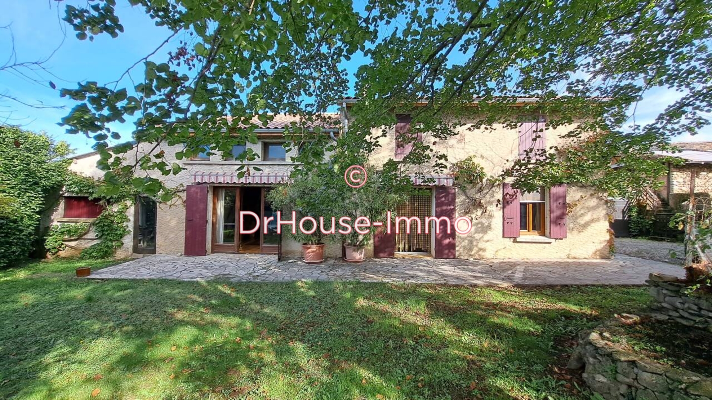 Maison 10 pièces de 221 m² - Bésayes (26300)