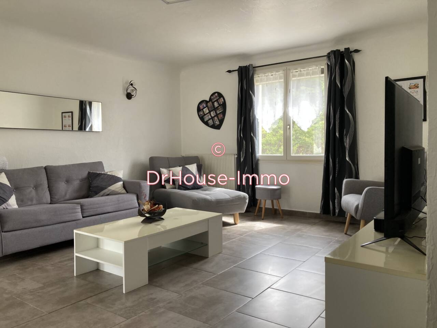 Maison 9 pièces de 168 m² - La Martre (83840)