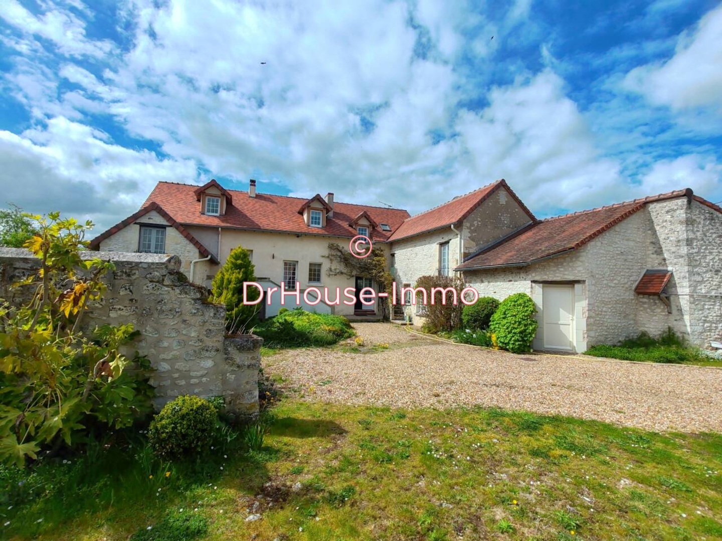 Maison 9 pièces de 154 m² - Les Ormes (86220)