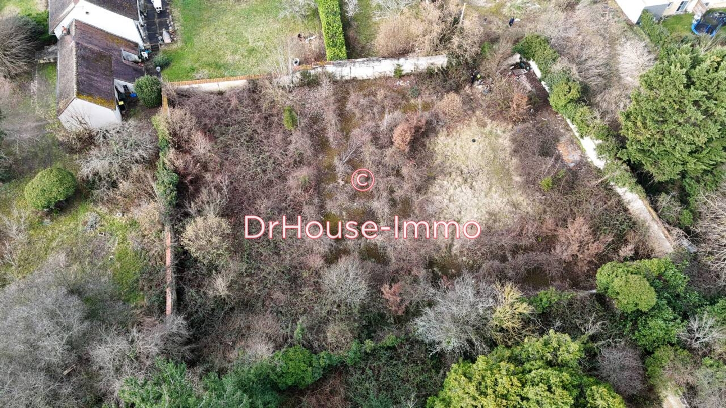 Terrain de 1 850 m² - Amilly (45200)