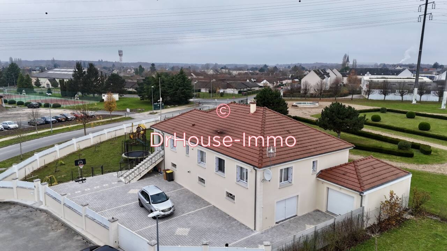 Maison 9 pièces de 145 m² - Villemandeur (45700)