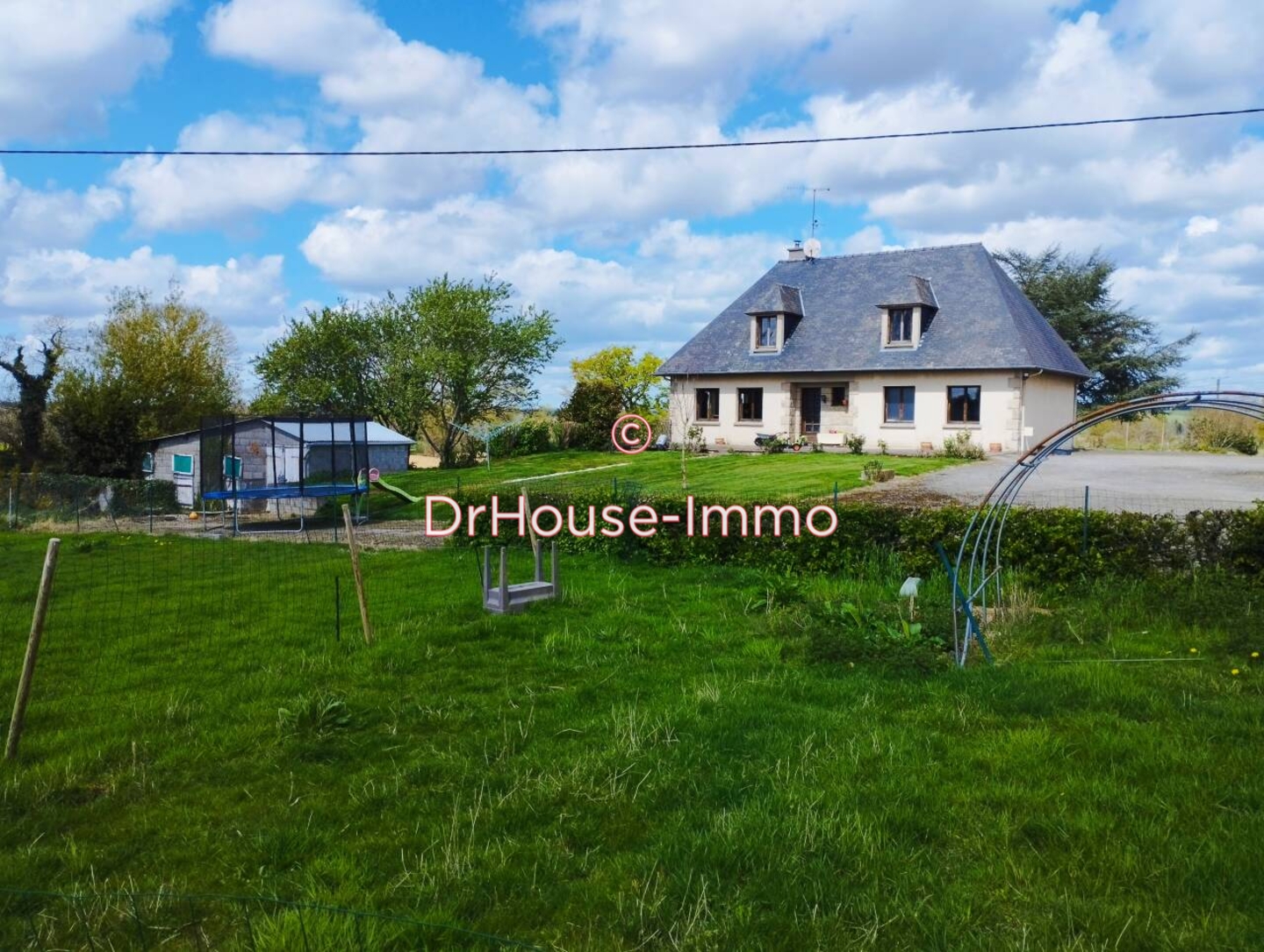 Maison 6 pièces de 150 m² - Lapenty (50600)