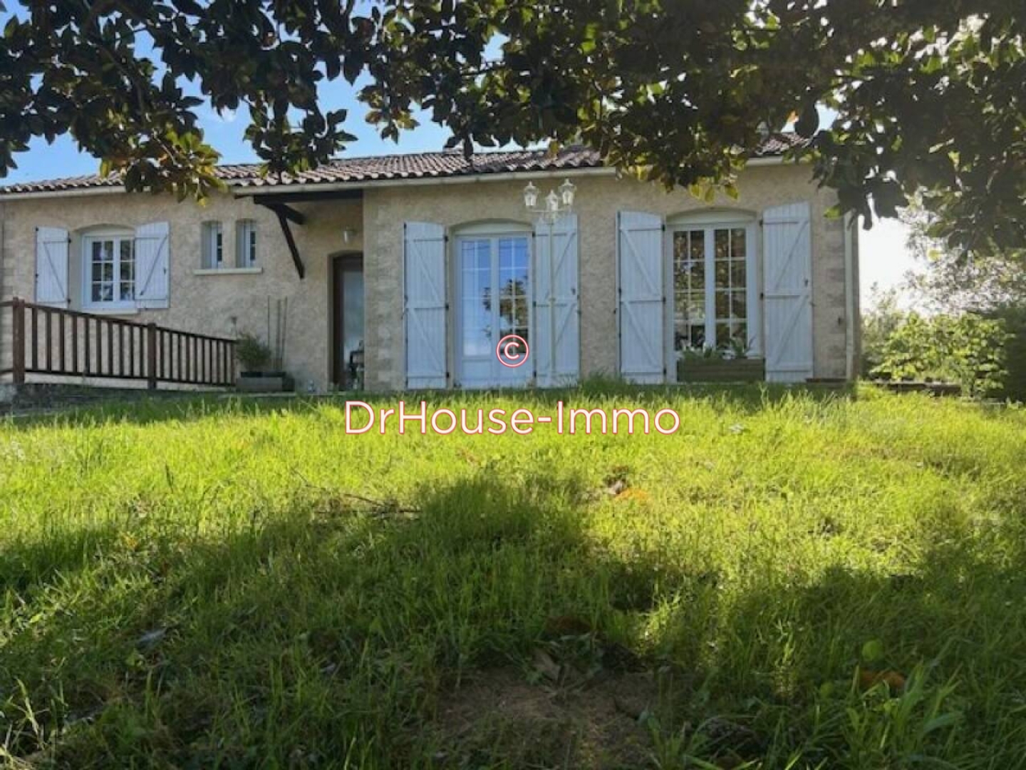 Maison 8 pièces de 201 m² - Savigny-Lévescault (86800)