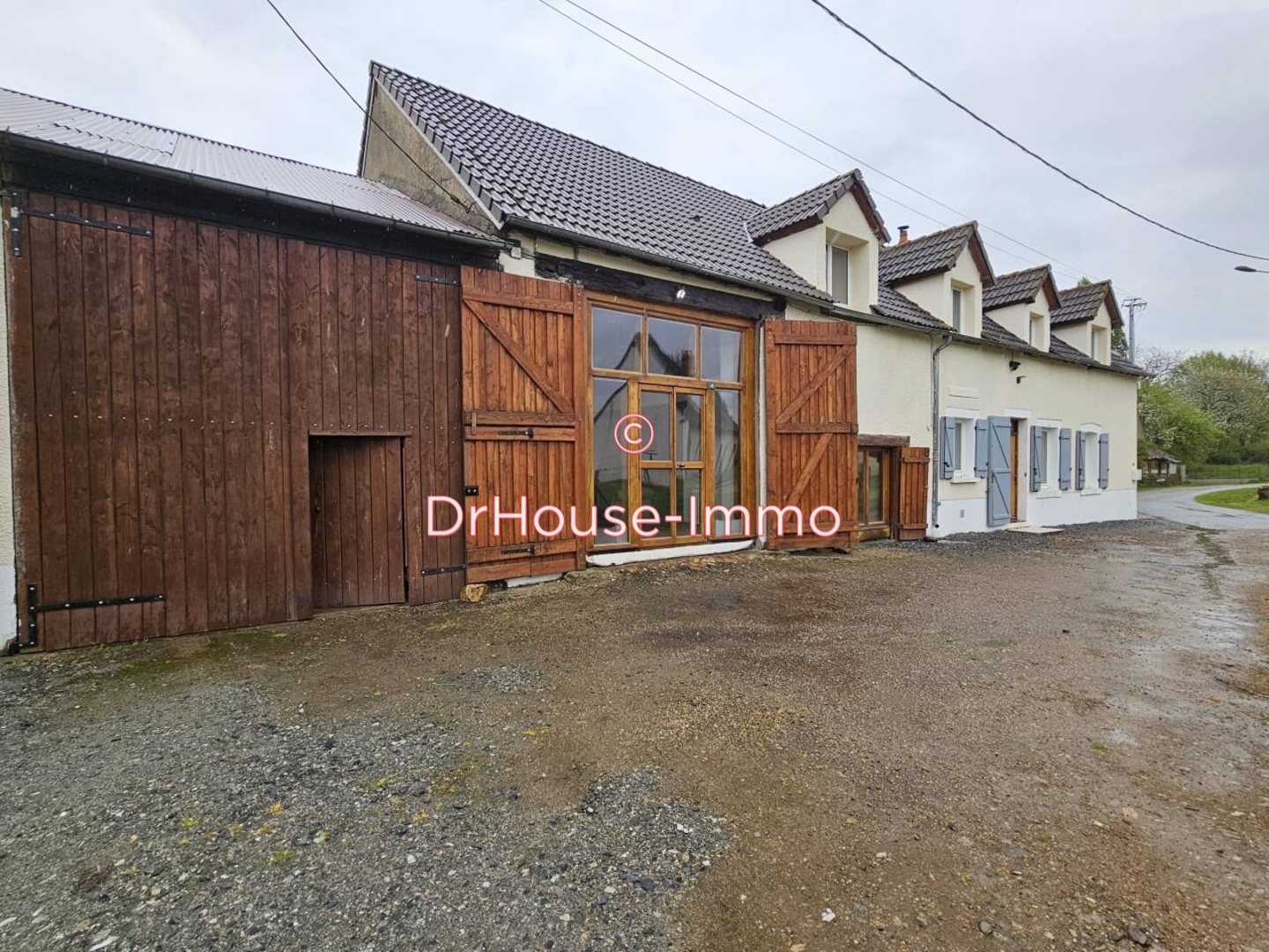 Maison 11 pièces de 187 m² - Parnac (36170)