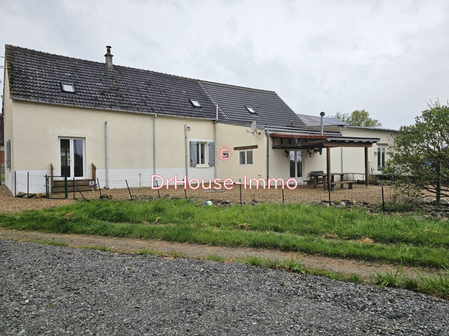Maison 11 pièces de 187 m² - Parnac (36170)