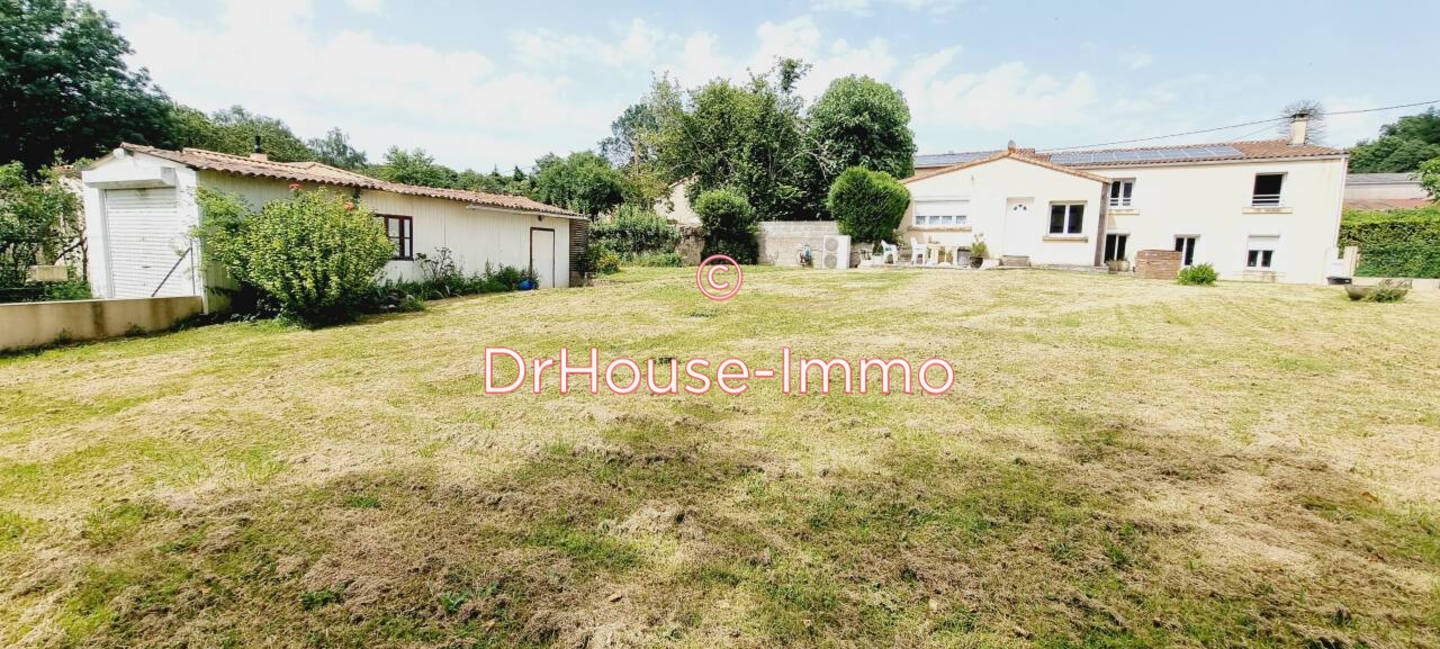 Maison 10 pièces de 234 m² - Mouilleron-en-Pareds (85390)