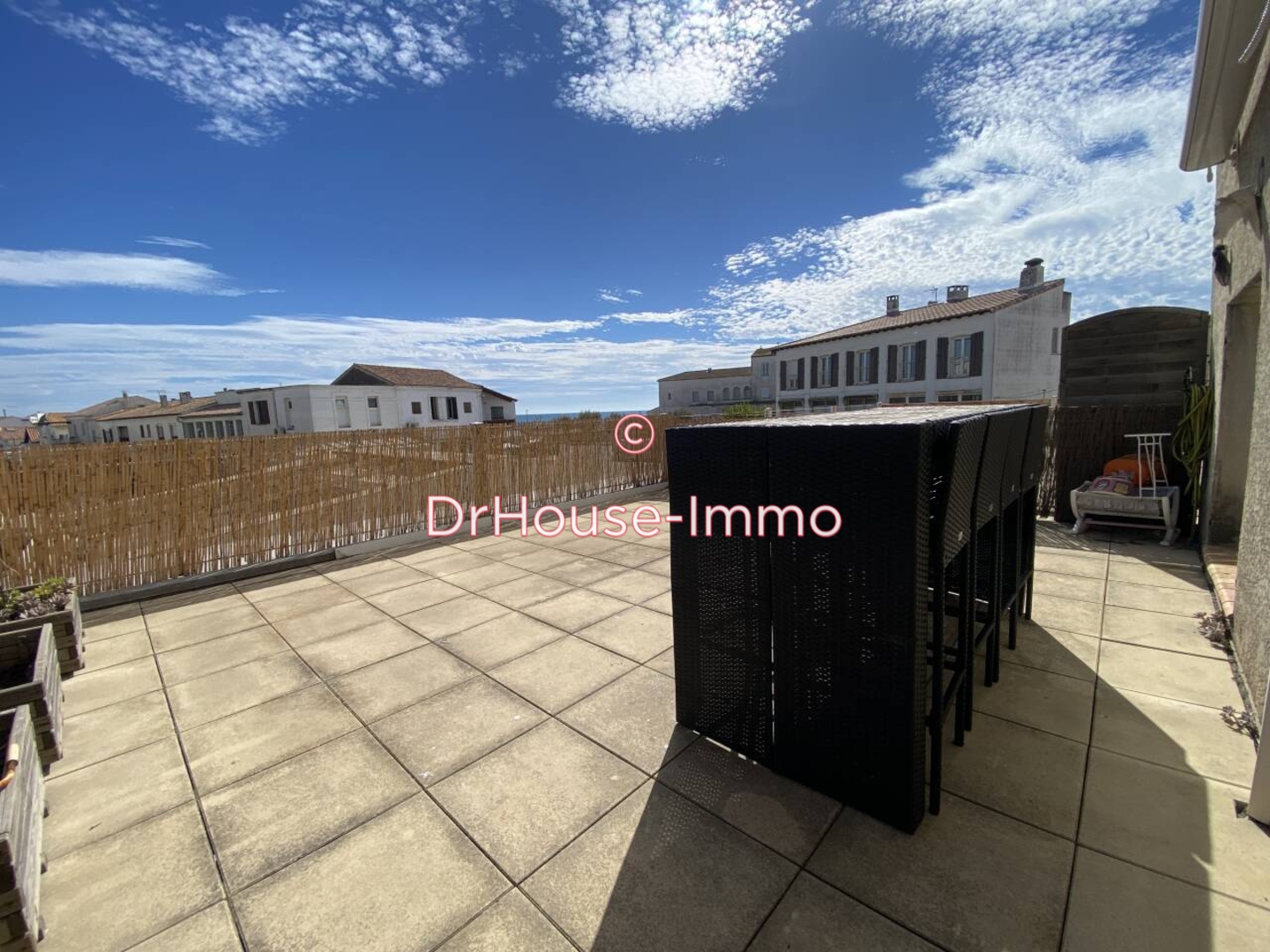 Appartement 4 pièces de 75 m² - Saintes-Maries-de-la-Mer (13460)