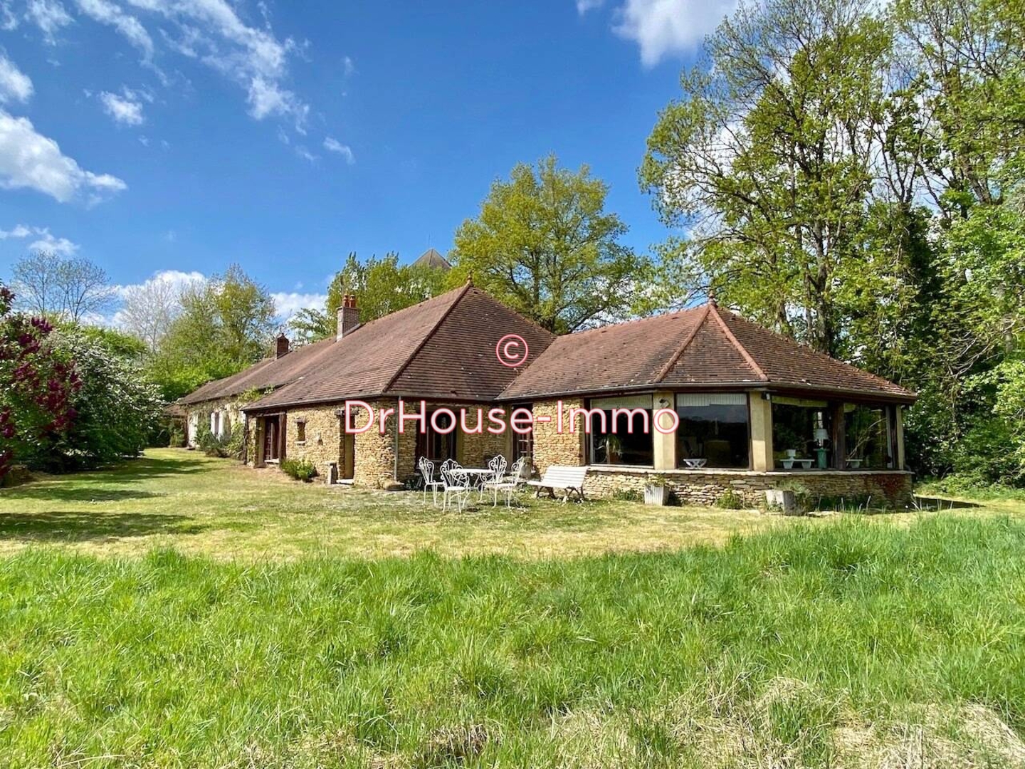 Maison 8 pièces de 282 m² - Tonnerre (89700)