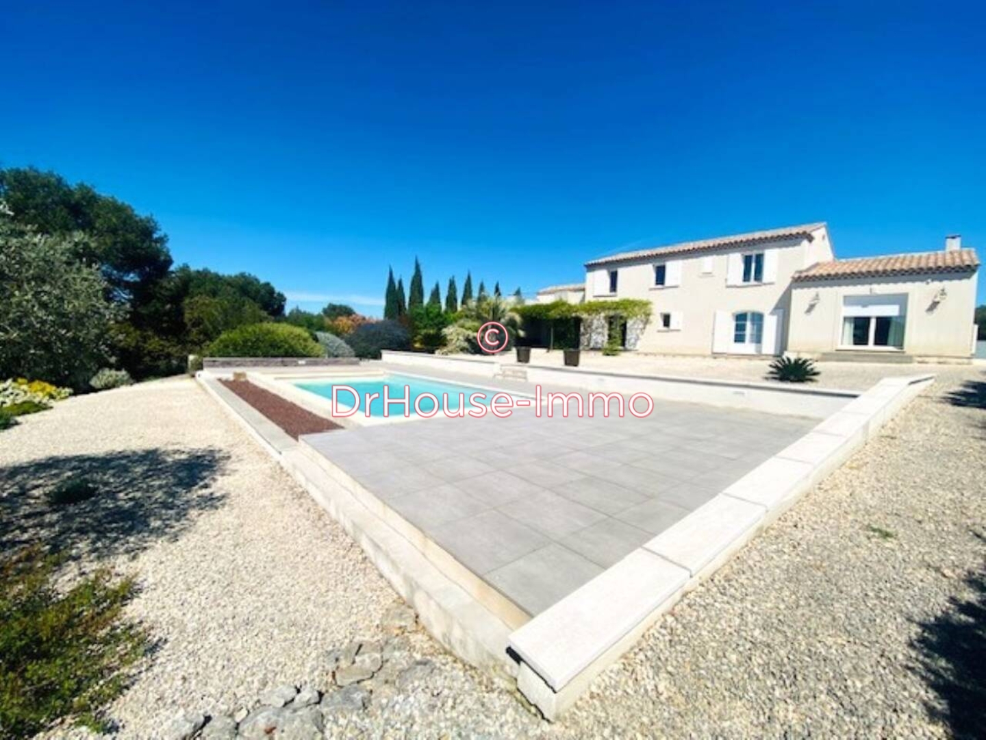 Maison 7 pièces de 196 m² - Saint-Siffret (30700)