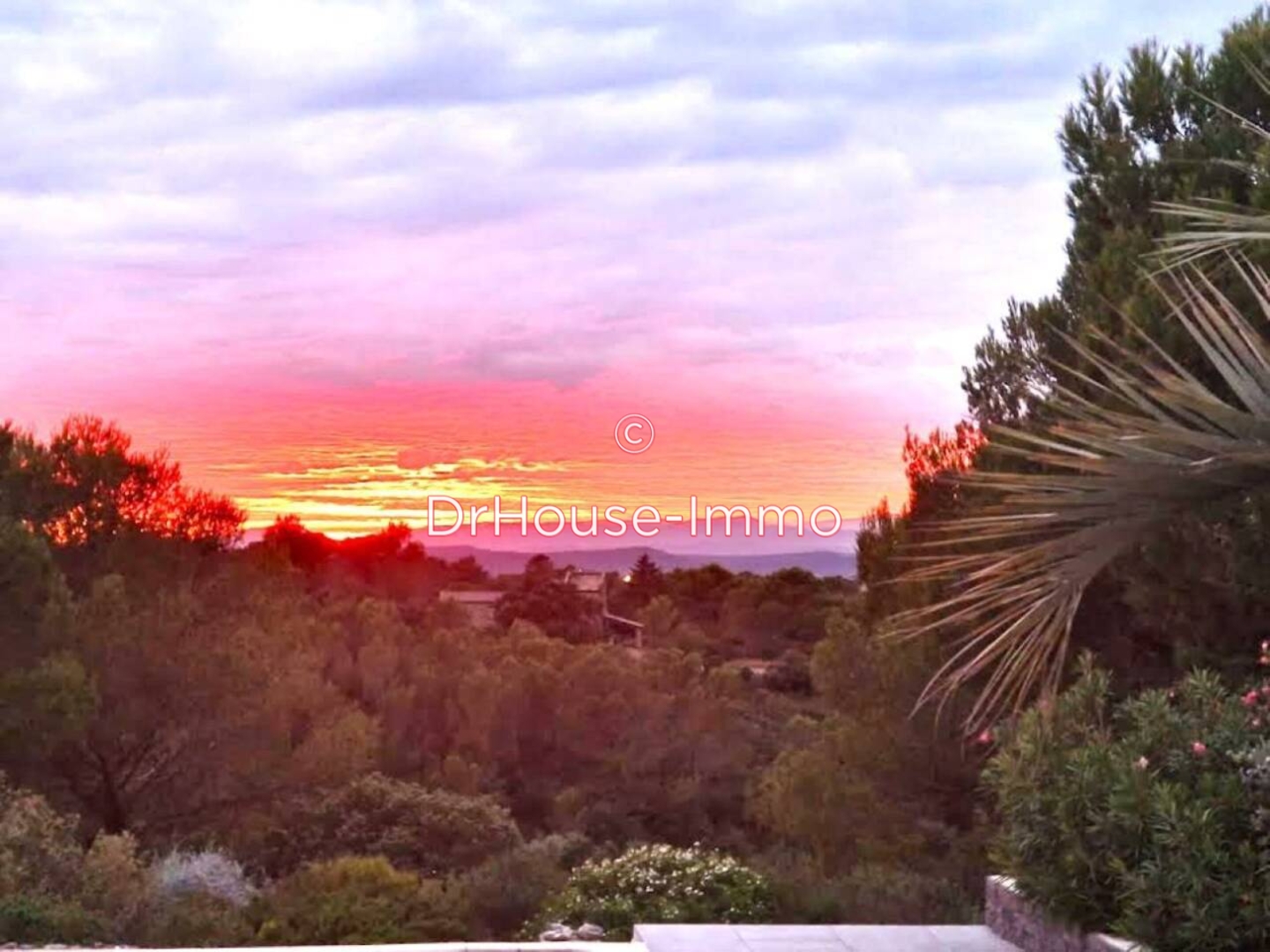 Maison 7 pièces de 196 m² - Uzès (30700)