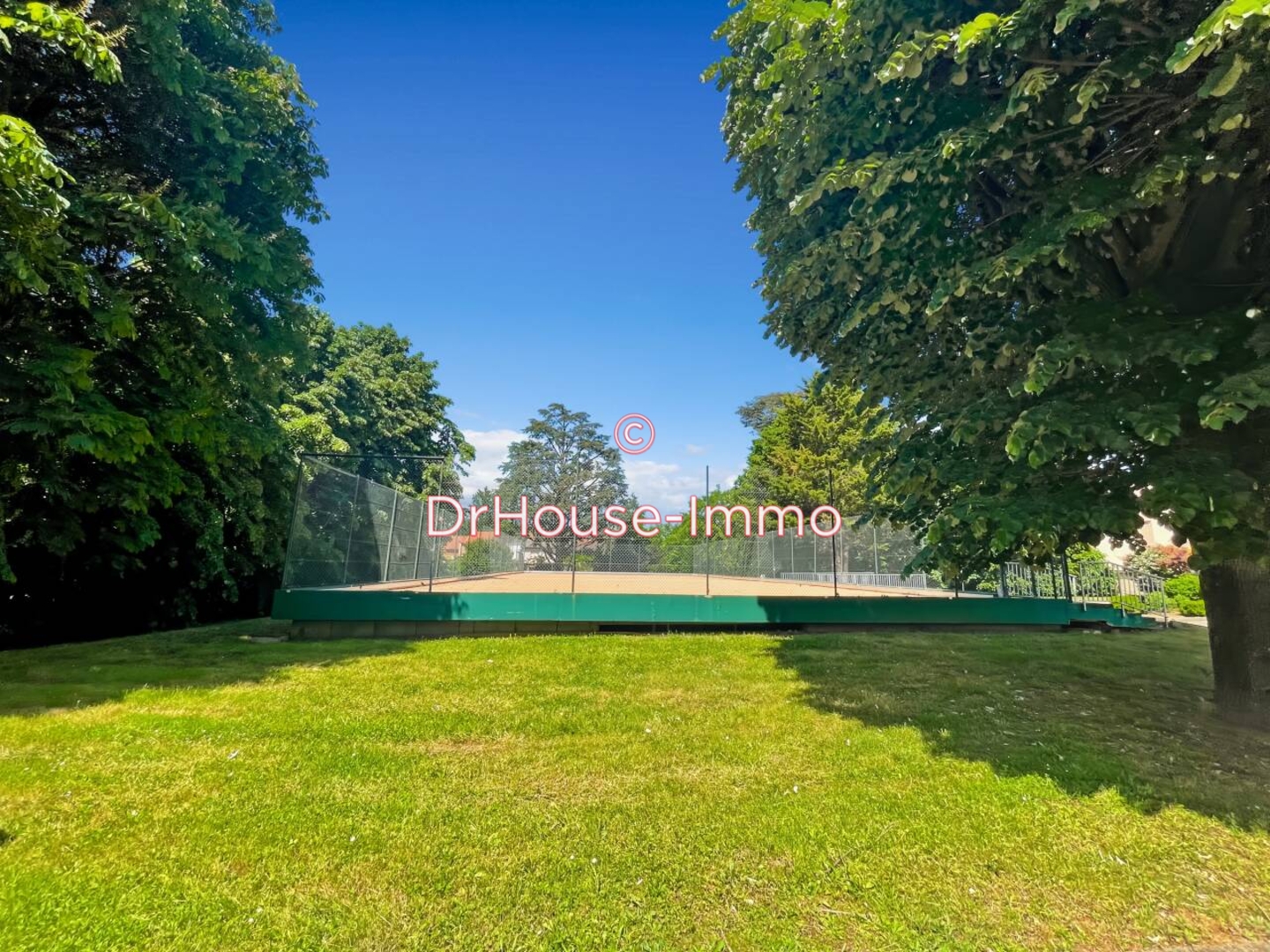 Appartement 5 pièces de 101 m² - Belleville (69220)