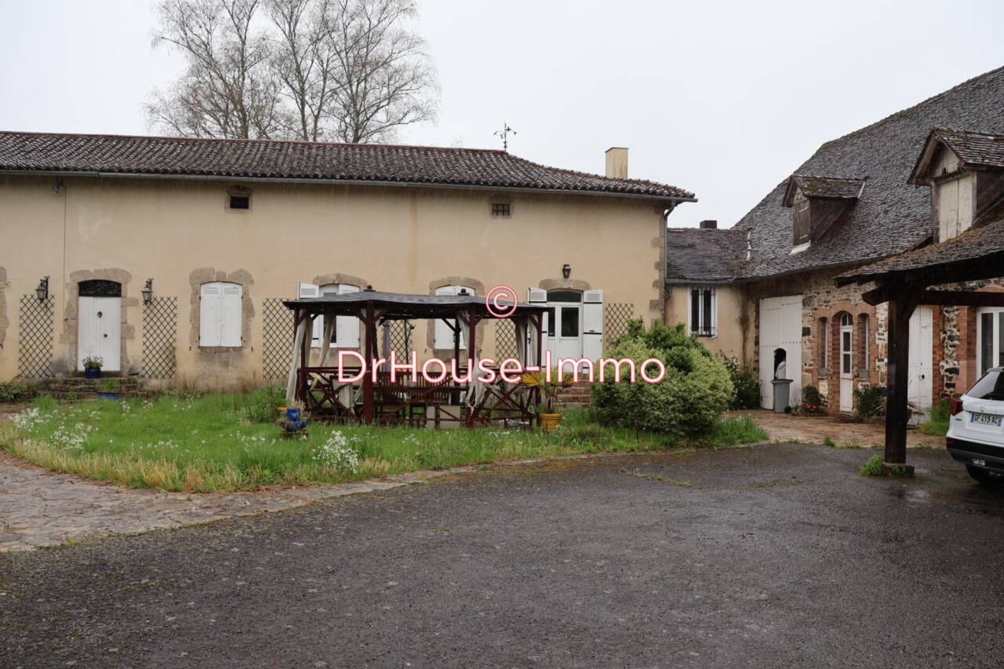 Maison 7 pièces de 217 m² - Saint-Germain-les-Belles (87380)