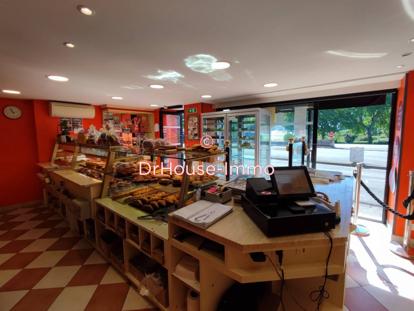Commerce 4 pièces de 130 m² - Blainville-sur-Orne (14550)