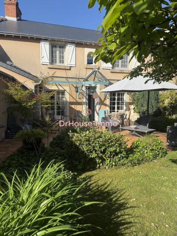 Maison 9 pièces de 166 m² - Châteauroux (36000)