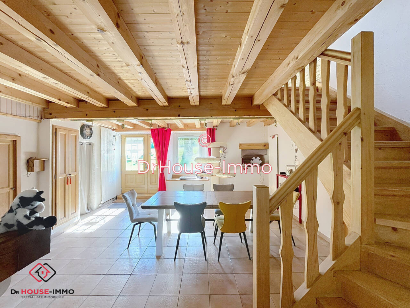 Maison 8 pièces de 166 m² - Clairvaux-les-Lacs (39130)