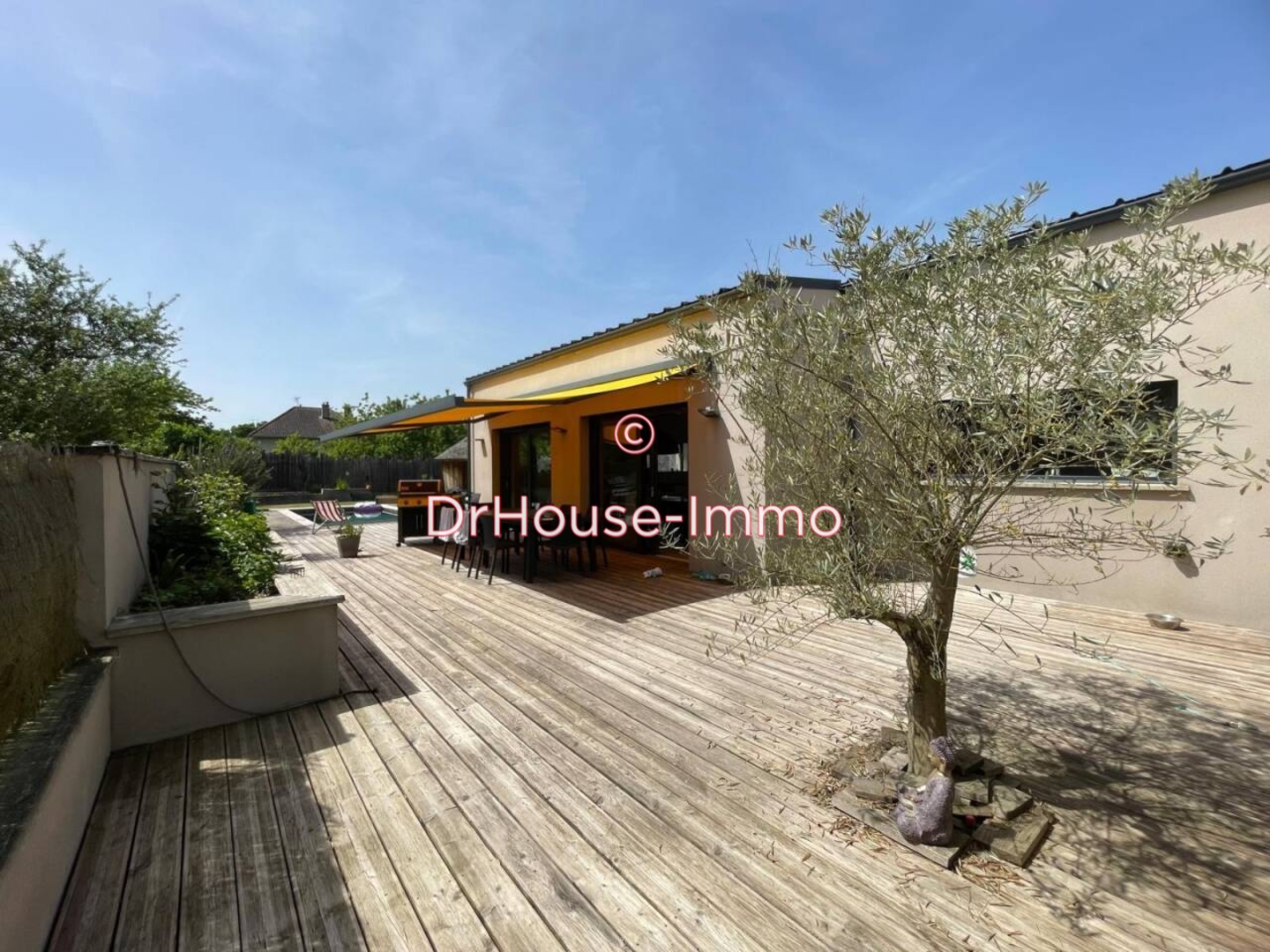 Maison 6 pièces de 198 m² - Villemandeur (45700)