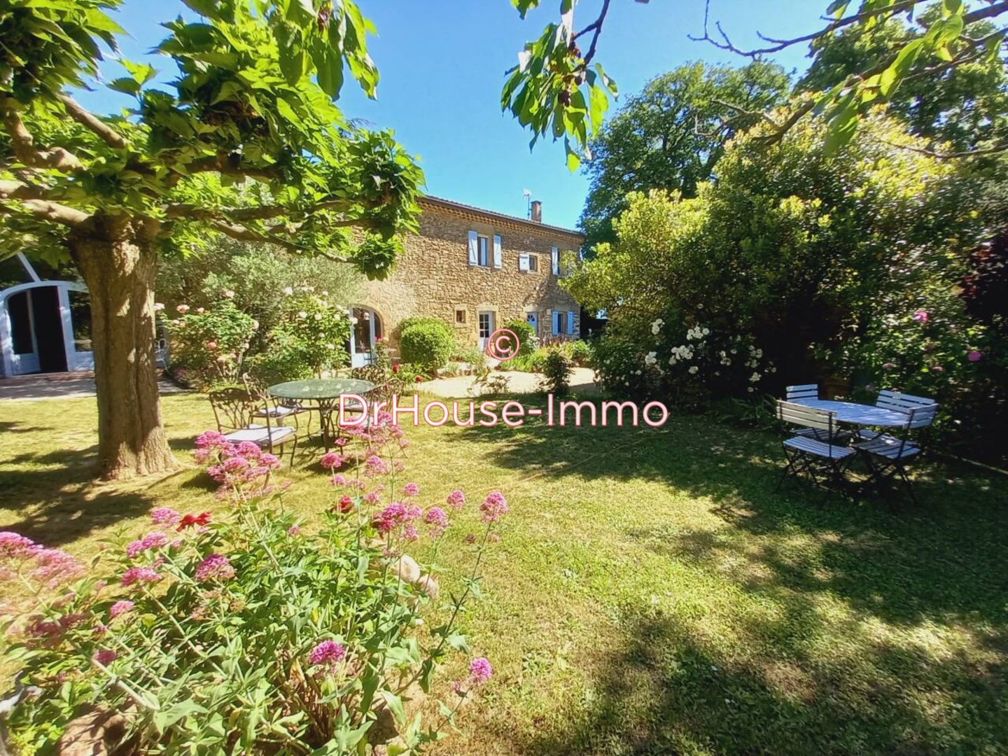 Maison 11 pièces de 330 m² - Crest (26400)