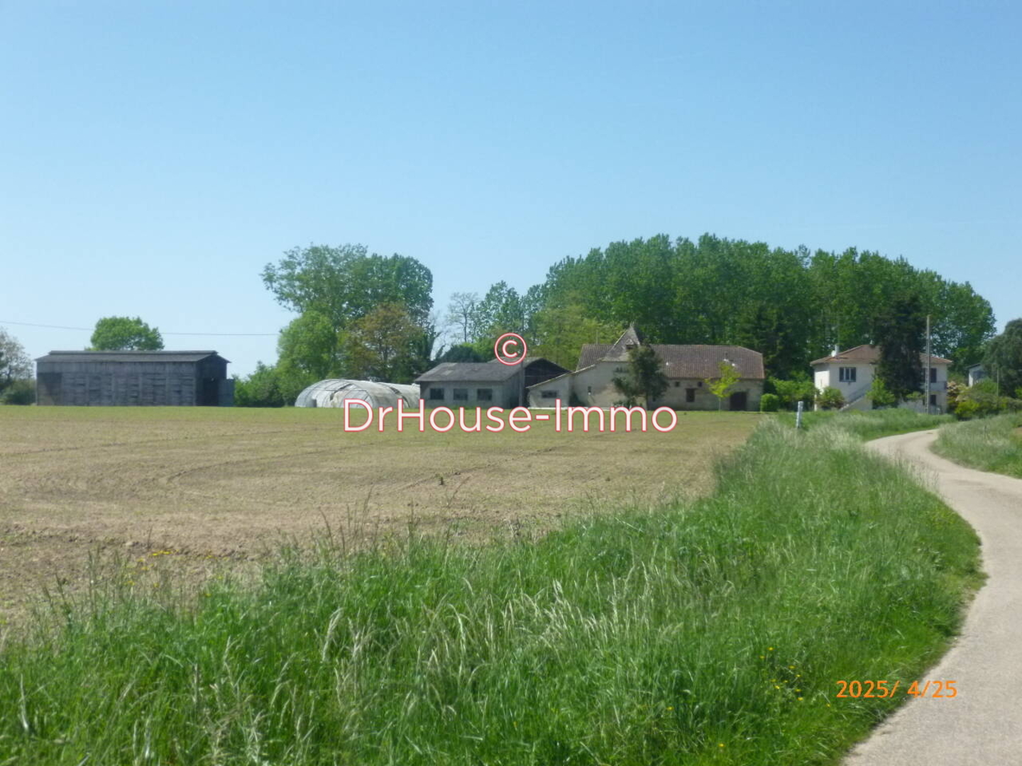 Maison 2 pièces de 200 m² - Longueville (47200)