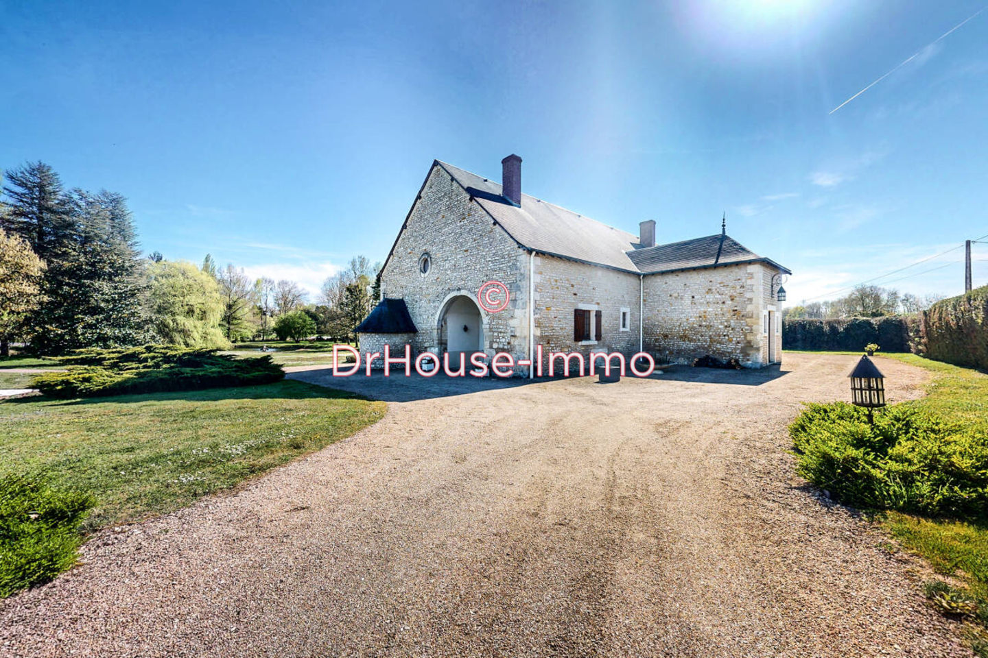 Maison 7 pièces de 293 m² - Saint-Aoustrille (36100)