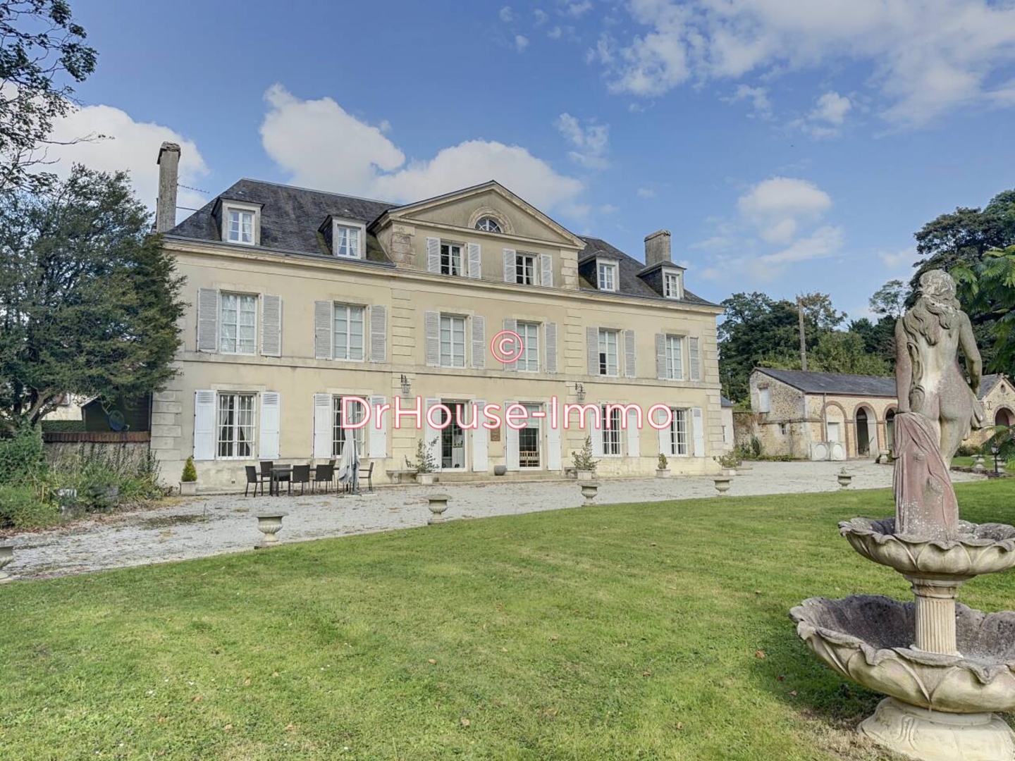 Château 14 pièces de 419 m² - Courgeoût (61560)