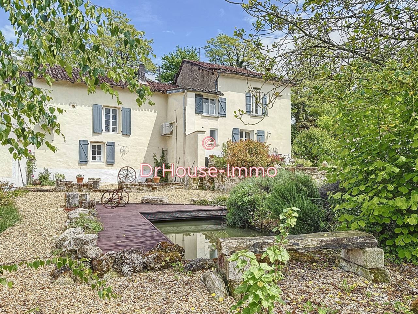 Maison 10 pièces de 240 m² - Ribérac (24600)