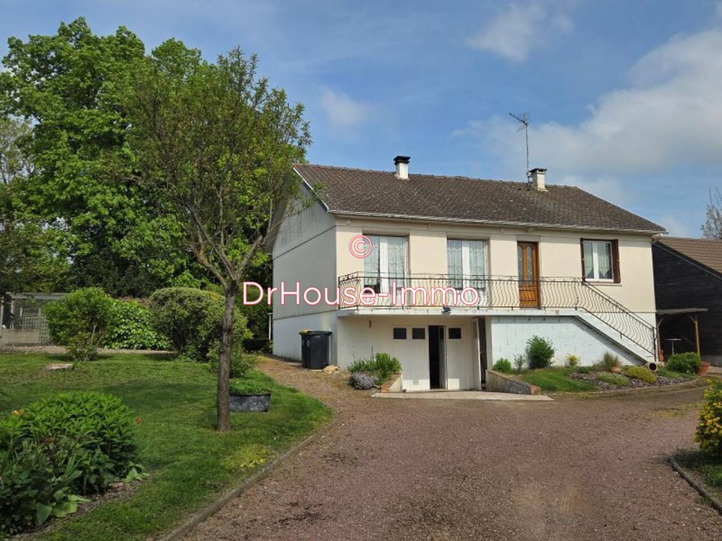 Maison 5 pièces de 88 m² - Mirebeau (86110)