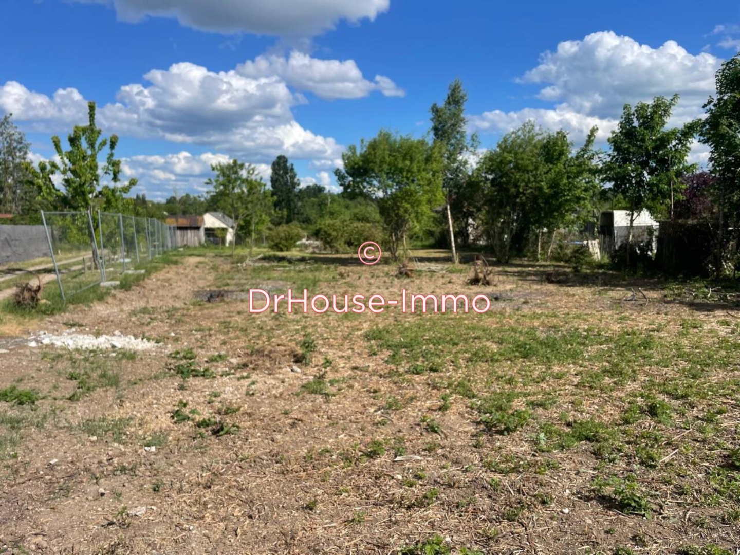 Terrain de 1 500 m² - Sainte-Geneviève-des-Bois (45230)